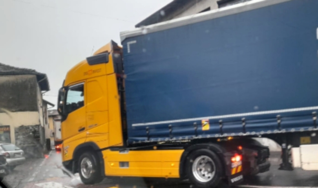 Viabilità a Travedona, continua lo scontro