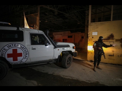 Hamas, rispettiamo accordo ma servono attrezzature