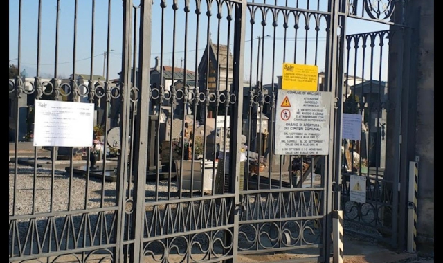 L’ingresso del cimitero di Arcisate