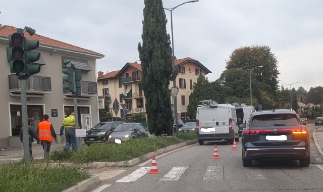 Perdita d’acqua: traffico paralizzato in viale Europa a Varese