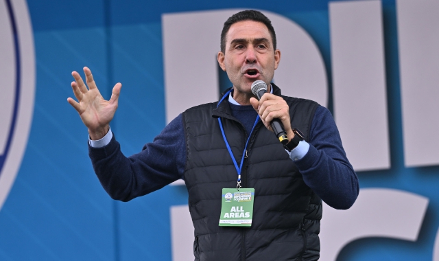 Vannacci in classe: il Newton di Varese dice no