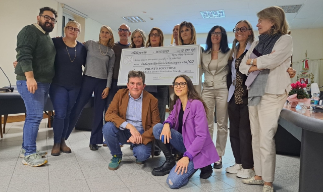 La donazione fatta dal comitato Camminiamo Insieme di Albizzate