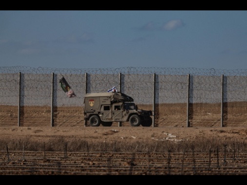 Media, 'colpito minibus a Gaza, 11 morti stessa famiglia'