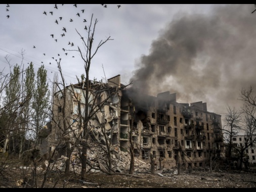 Zelensky, '3mila droni e 50 missili russi in una settimana'