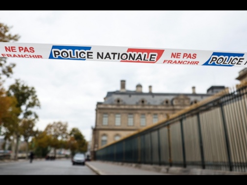Media, ritrovati due gioielli su nove rubati a Louvre