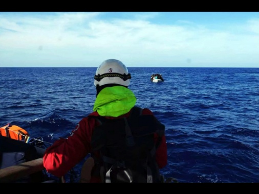 A Lampedusa 2 migranti morti e 14 in gravi condizioni