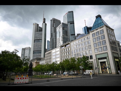 Borsa: Europa contrastata, effetto S su Parigi, Milano +1,3%