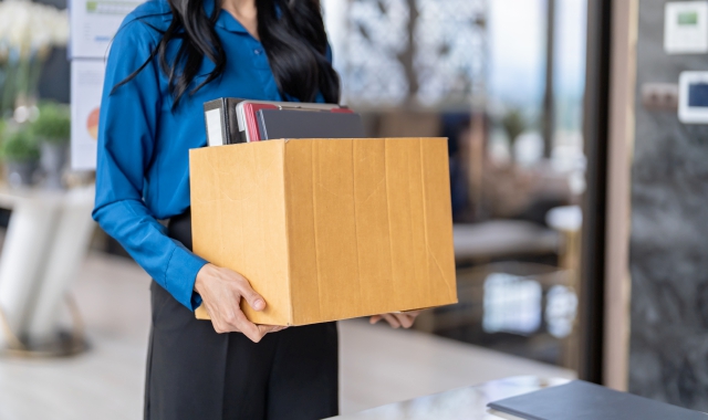 Rescaldina: «Licenziata dopo intervento per un tumore»