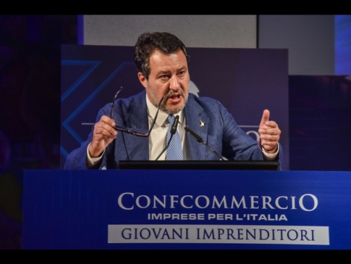 Salvini, se le banche si lamentano sale contributo a manovra