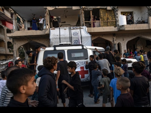 Idf, consegnata alla Croce Rossa la salma dell'ostaggio