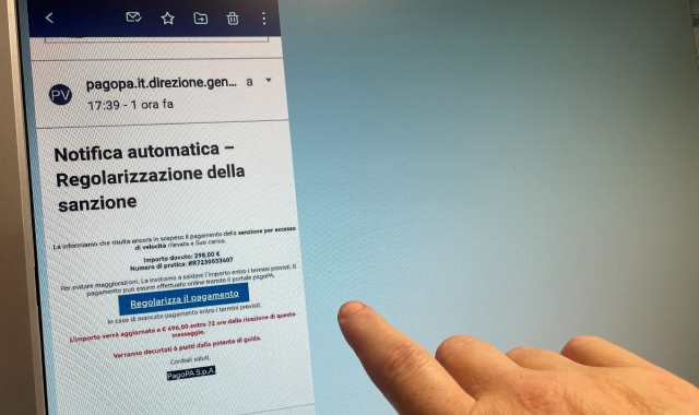 Uno degli avvisi inviati via mail