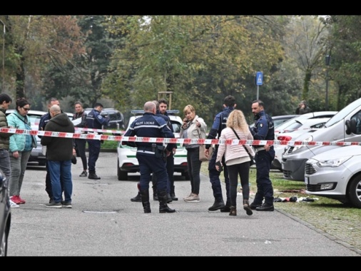 Donna ferita al volto con un coltello a Milano, è grave