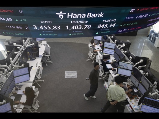 Borsa: l'Asia in calo, timori per nuove tensioni commerciali