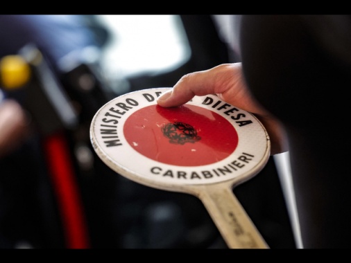 Ucciso a coltellate nella notte un uomo nel Torinese