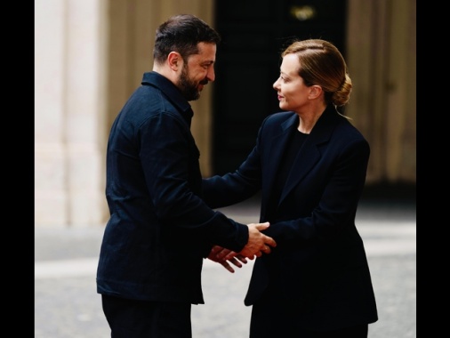 Zelensky vede Meloni, 'parlato anche degli asset russi'