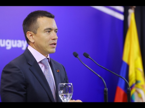 Presidente Ecuador, 'hanno tentato di avvelenarmi'