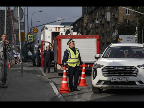 Drone ucraino su un palazzo residenziale, cinque feriti