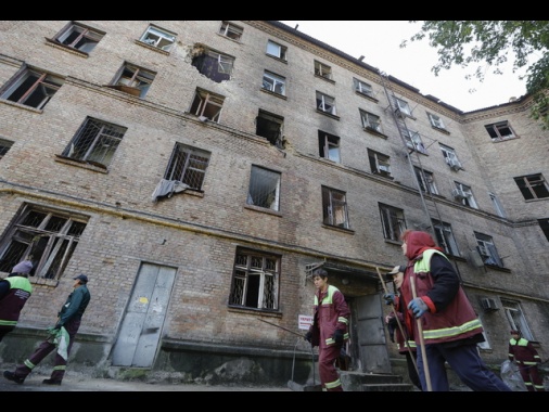 Sindaco Kiev, esplosioni e incendi, città sotto attacco