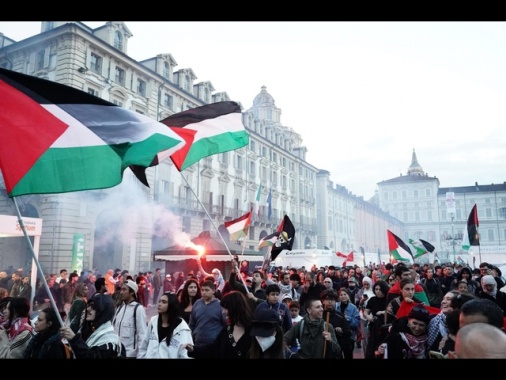 Manifestazione pro Pal a Torino, scontri con forze ordine