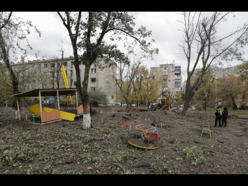 Media, nuovo attacco russo su Kiev, almeno 26 feriti