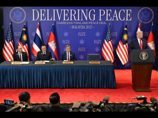 Firmato accordo di pace Thailandia-Cambogia con Trump