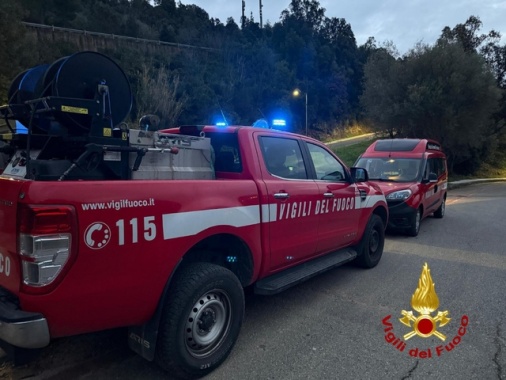 Auto con 5 giovani cade da un ponte, muore 20enne in Gallura