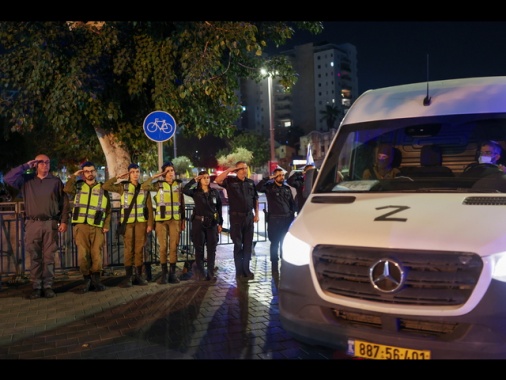 Media, in bara data da Hamas resti ostaggio già restituito