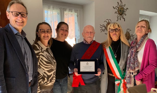 Un secolo di vita per Buzzi: «Fino a 98 anni ha girato l’Italia in camper»