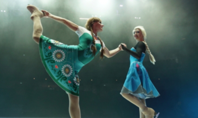 Elsa e Anna sul ghiaccio al teatro Intred