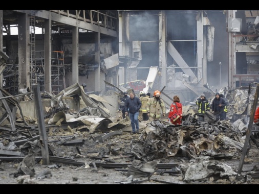 Kiev, 'colpite varie centrali, black-out in tutta Ucraina'
