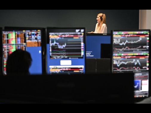Borsa: l'Europa prosegue in calo aspettando la Bce