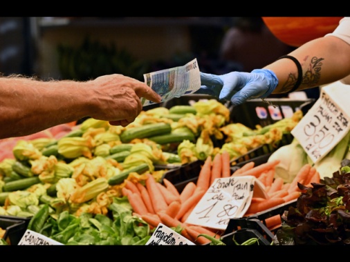 Ad ottobre l'inflazione cala all'1,2%, -0,3% sul mese