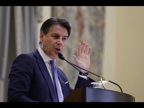 Conte, governo si preoccupa di rendere i politici intoccabili