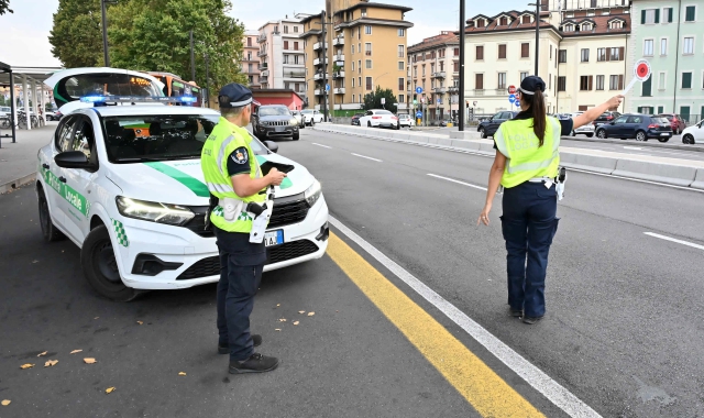 Controlli della polizia locale a Varese