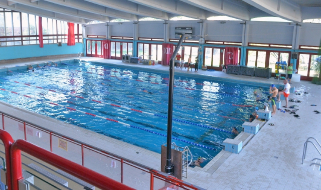 Dibattito acceso sul futuro della piscina comunale di via Copelli, ora chiusa 