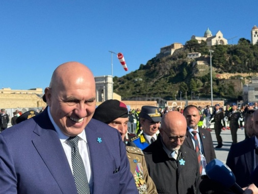 Crosetto,serve riforma Forze armate,aumentare personale