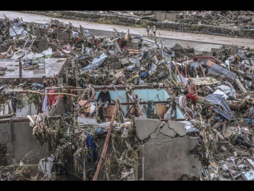 Afp, 'oltre 90 i morti per il tifone Kalmaegi nelle Filippine'
