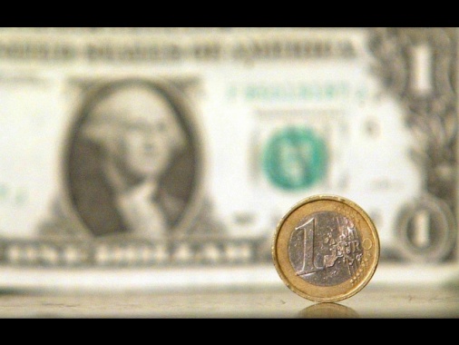 L'euro è in calo, scambiato a 1,1533 dollari