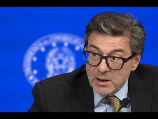 Giorgetti, su iper e superammortamento cercheremo soluzione