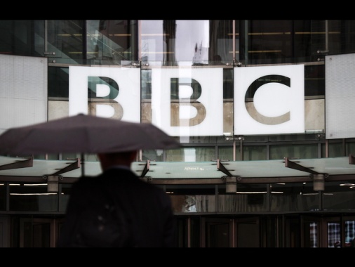 Lasciano vertici Bbc, dopo bufera per documentario su Trump