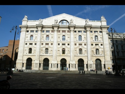 Borsa: Milano strappa a +2% con Mps e Lottomatica