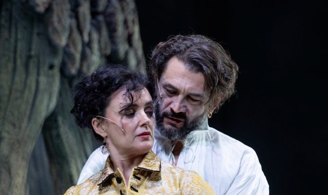 Nella foto Vinicio Marchioni e Silvia Ajelli nel «Riccardo III» (@Gianluca Pantaleo)