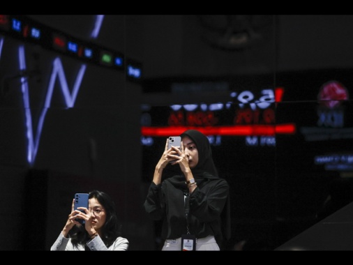 Borsa: Asia fiacca con timori sulla tregua tra Usa e Cina