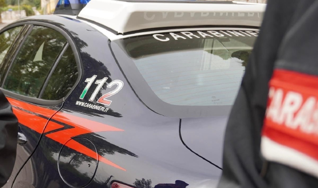 Sputi e minacce ai carabinieri: 17enne in manette