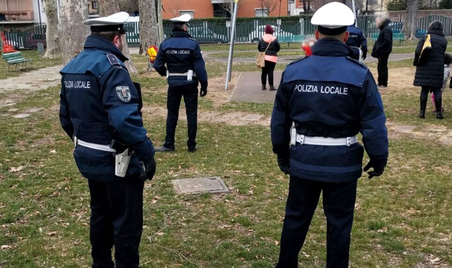 Al parchetto con il coltello: 19enne nei guai