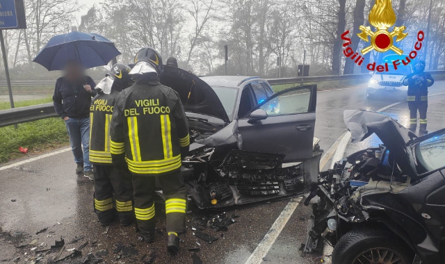 Scontro tra auto sulla Provinciale, coinvolti due giovani