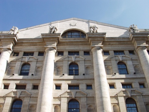 Borsa: Milano apre poco mossa (+0,01%)