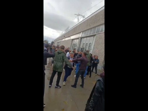 Agenti Digos aggrediti a Prato da gruppo di cittadini cinesi