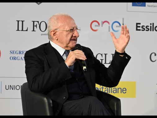 De Luca, su condono e pensioni a destra 'ciucci e cialtroni'