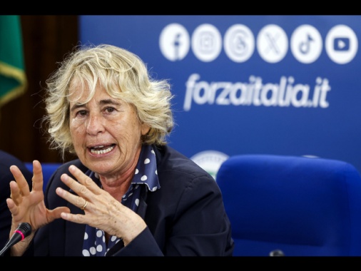 S.Craxi, Di Pietro coi Sì? Non ha statura morale per esprimersi